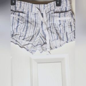 SO L White Blue Striped 4 Pockets BeltLoops LINEN Blend Women’s Shorts